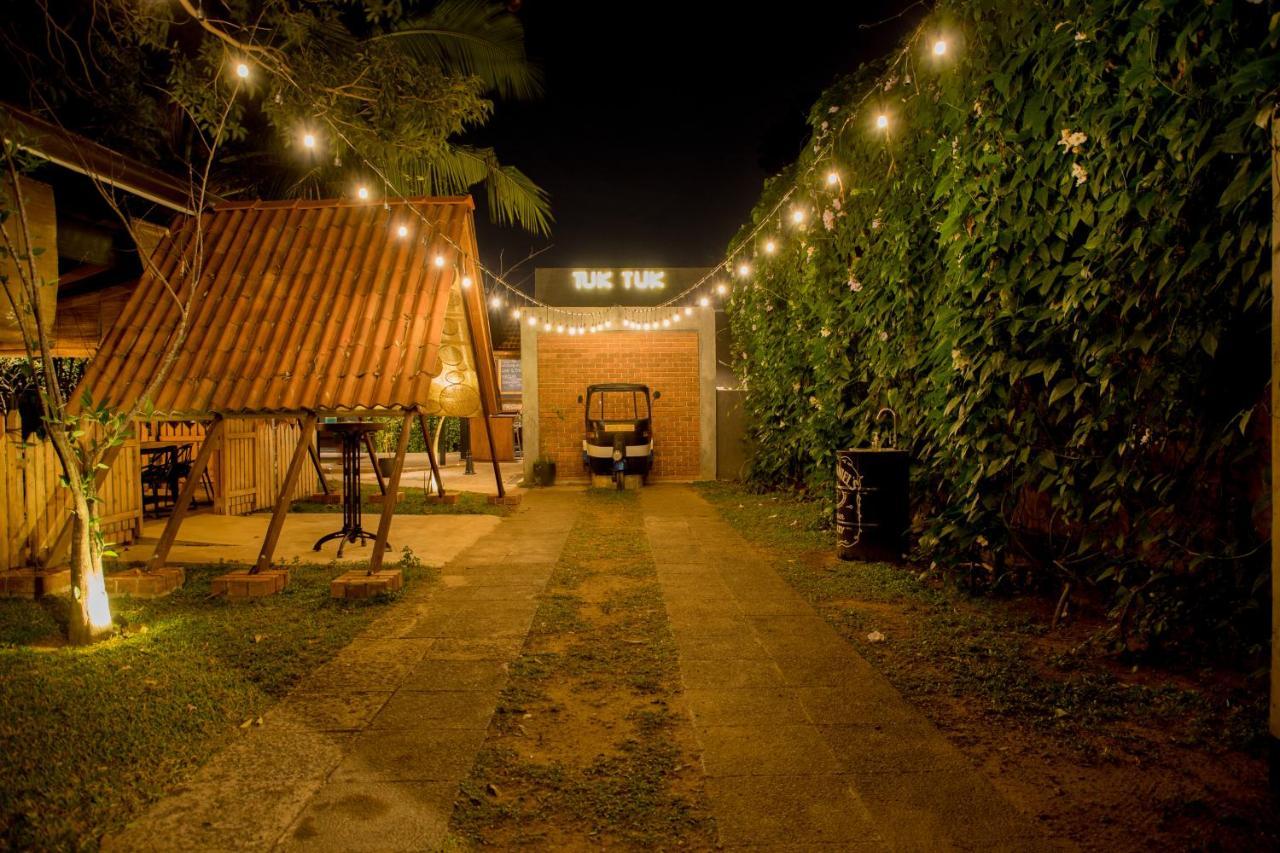 Tuk Tuk Boutique Hotel Negombo Exterior foto
